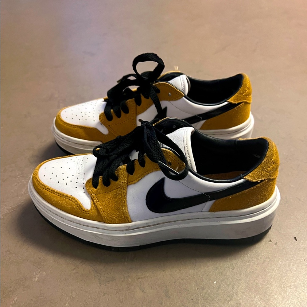 Jordan Women Elevate platform sneaker, size 7